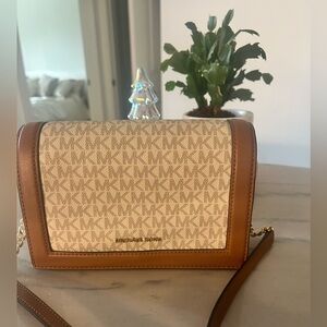 Micheal Kors Crossbody Purse